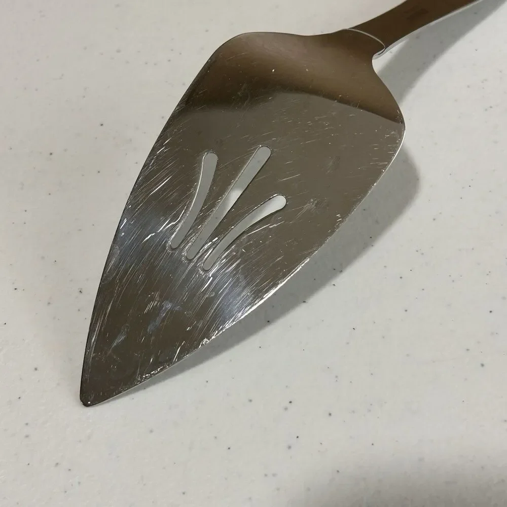 Oneida 18/8 Stainless Steel Pie Server  Kitchen Utensil With Hole Slotted